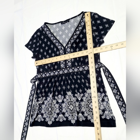 APT. 9 Women's Size S Blouse Top Geometric Print V-neck Flared Shirt - Picture 4 of 7